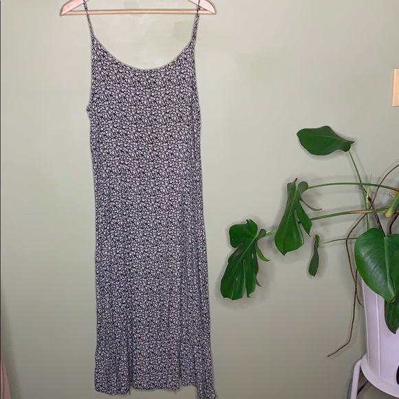 3/$25 90’s flows floral dress